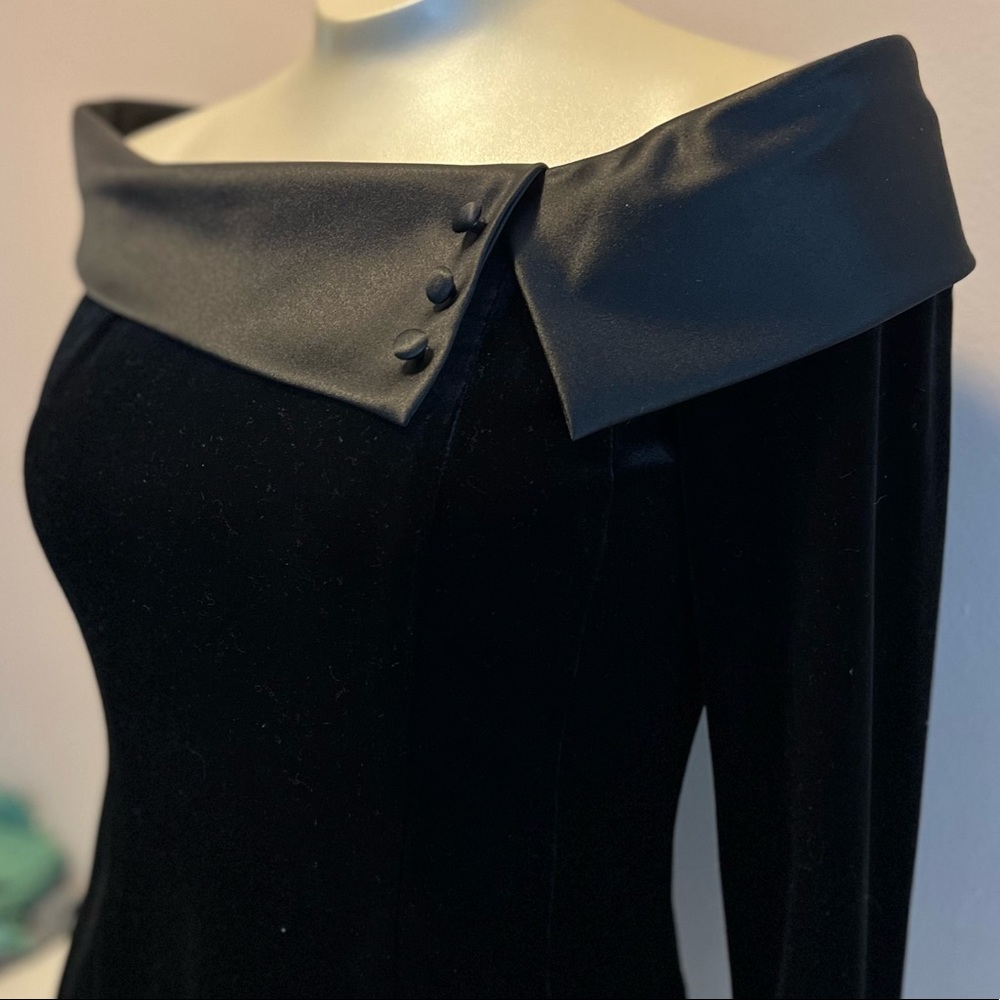 Velvet and satin off the shoulder blouse with 3 satin button detail no tags